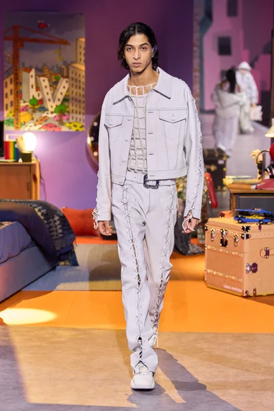 Look 32